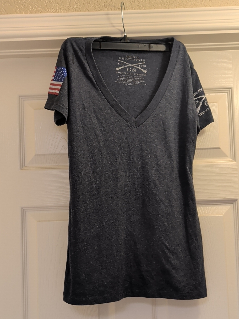 Grunt Style Women's V-Neck Tee - Navy with Flag On One Sleeve